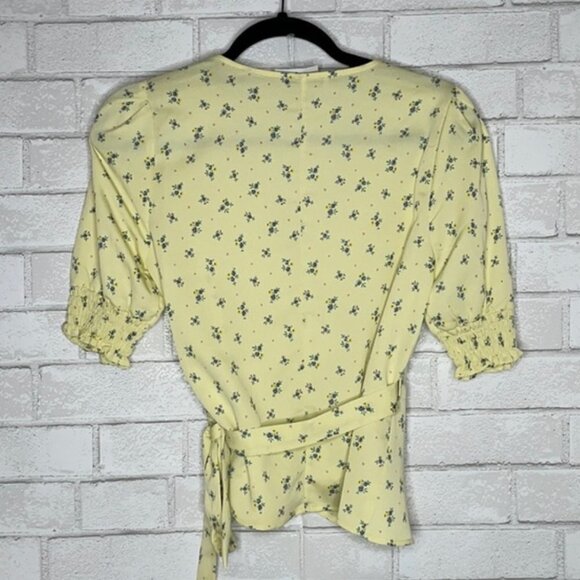 NWT BCBGeneration Ditsy Daisy Wrap Top - Picture 6 of 9